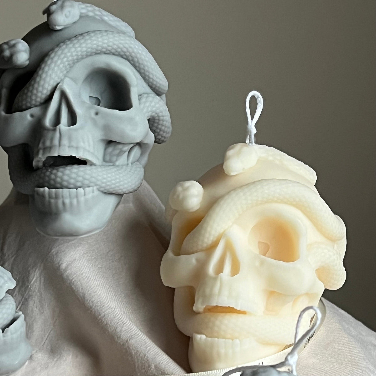 Skull Candle with Snakes: Spooky Halloween Soy Wax Decor product image 5