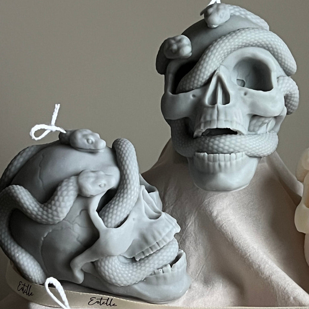 Skull Candle with Snakes: Spooky Halloween Soy Wax Decor product image 7