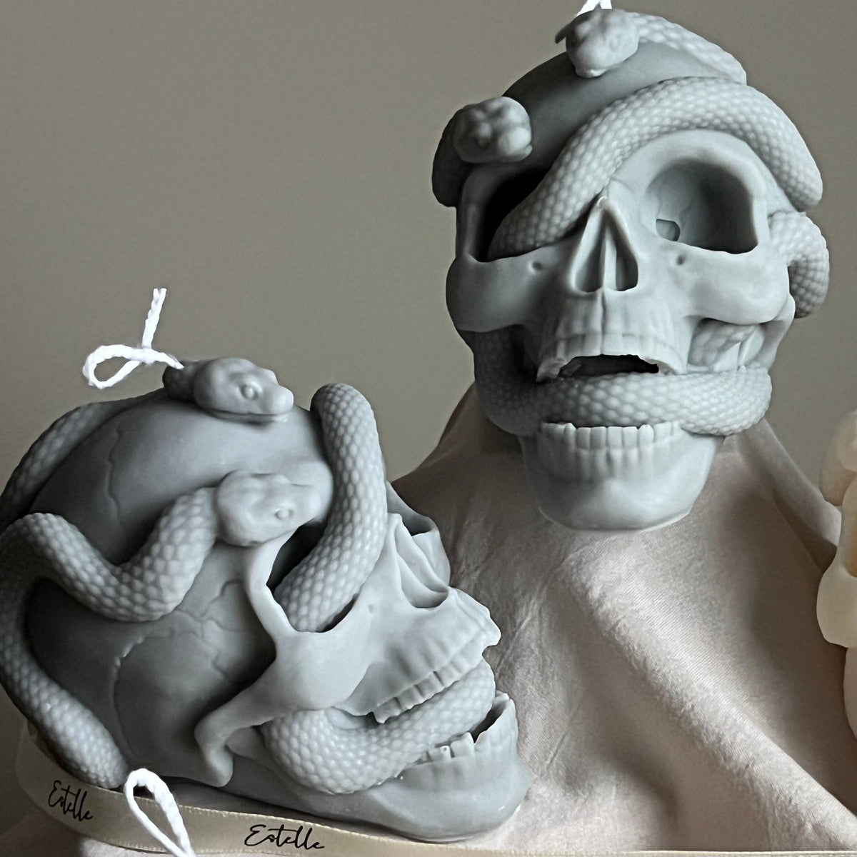 Skull Candle with Snakes: Spooky Halloween Soy Wax Decor product image 7