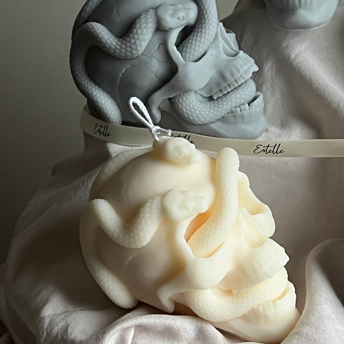 Skull Candle with Snakes: Spooky Halloween Soy Wax Decor product image 4